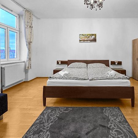 Spacious Three-Bedroom, Three King-Size Beds Viena Exterior foto